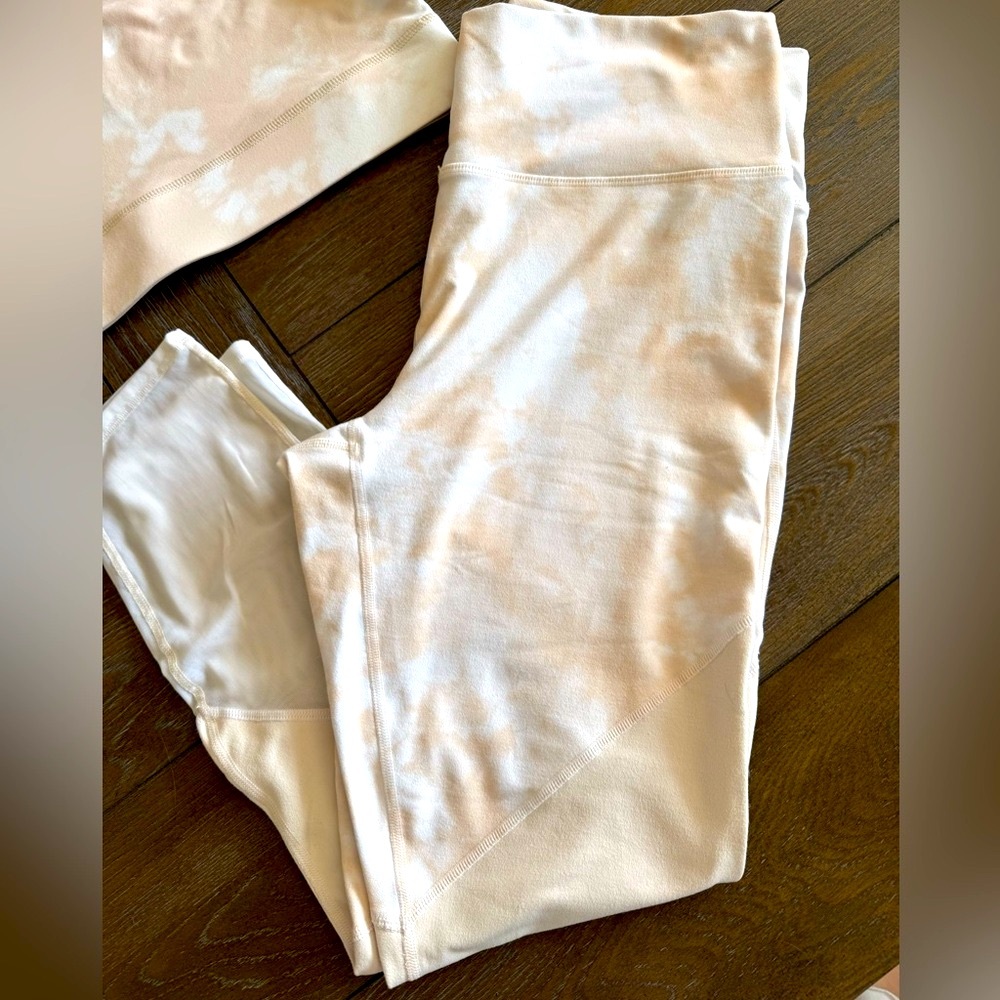 Fabletics Cream Tie-Dye Leggings